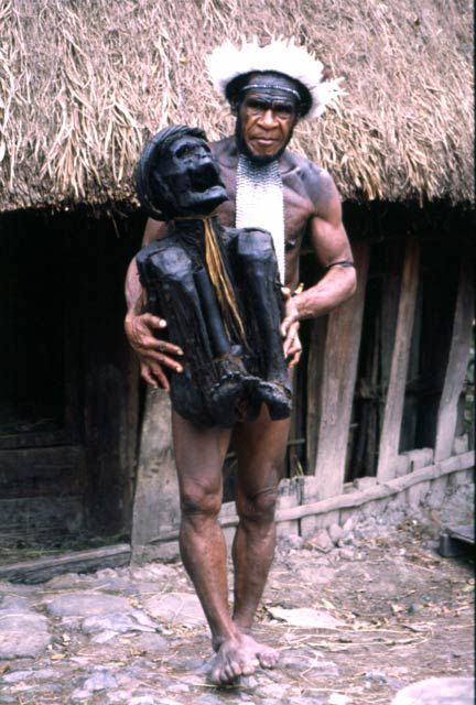 Papua Nová Guinea - mumie kmenu